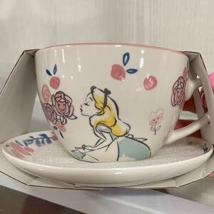 Disney Alice in Wonderland in Rose Garden Ceramic Tea Cup & Saucer Set NWT